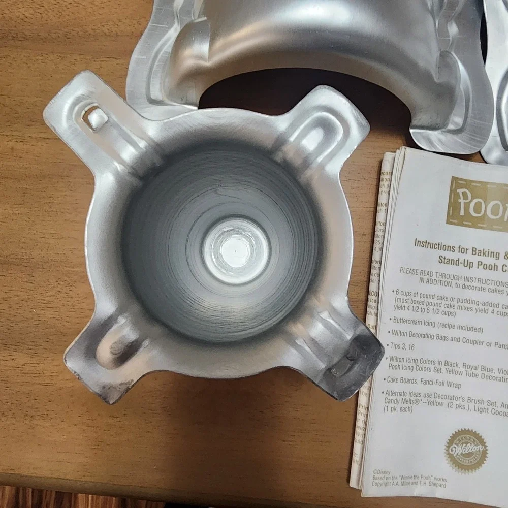 Wilton Winnie the Pooh Stand Up Cake Pan 3D Disney w Instructions and pins